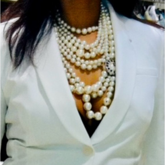 Henri Bendel gorgeous multi layered pearl fashion necklace. One of a kind. - Picture 2 of 7